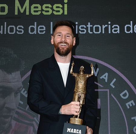 Messi giành giải cầu thủ vĩ đại nhất sau khi vượt CR7 và Pele